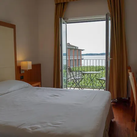 Mavino Hotell 3*