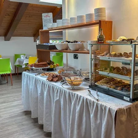 Mavino Szálloda Sirmione