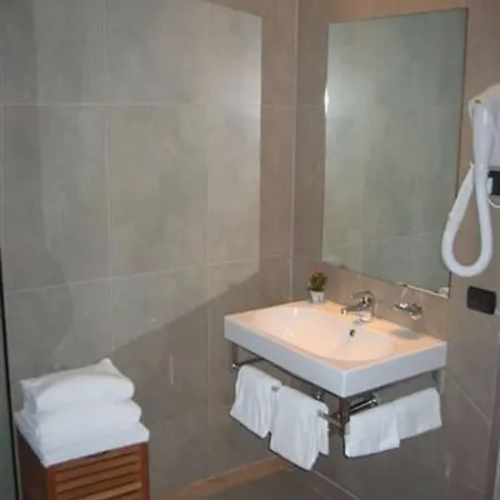 马维诺酒店 西尔米奥奈