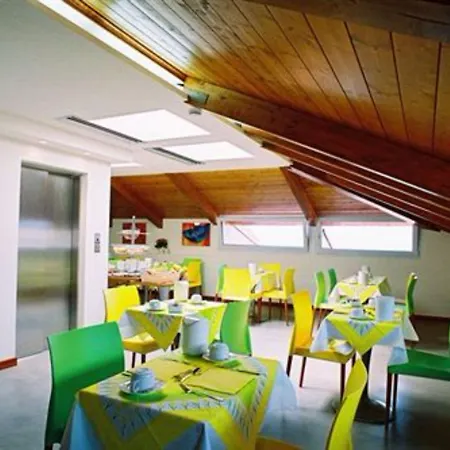 Mavino Szálloda Sirmione