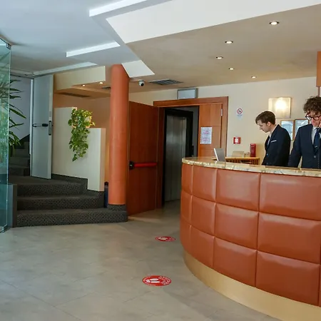 马维诺酒店 酒店 西尔米奥奈