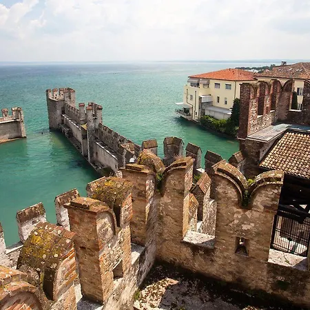 Mavino Szálloda Sirmione